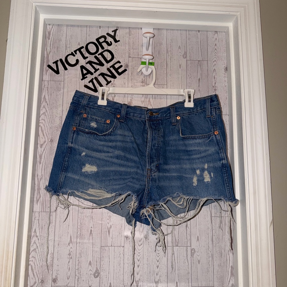 Universal Thread Women's High Rise Light Blue Jeans